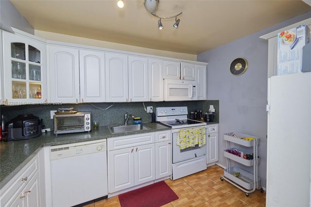 3195 Foxcroft Rd F302, Miramar, FL 33025