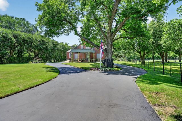 1290 Fox Lane, Burleson, TX 76028