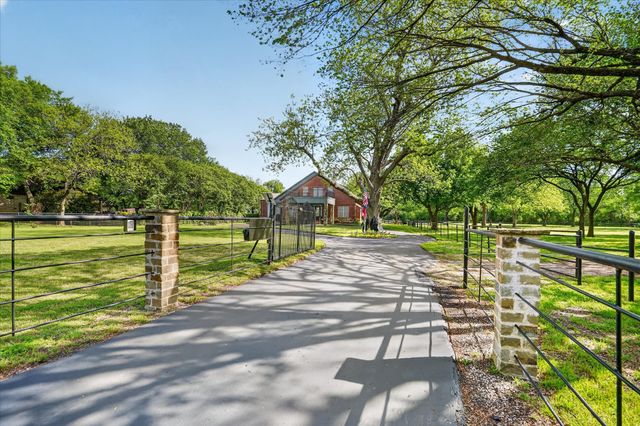 1290 Fox Lane, Burleson, TX 76028