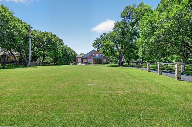 1290 Fox Lane, Burleson, TX 76028