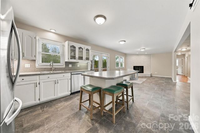 226 28th Avenue Place NE, Hickory, NC 28601