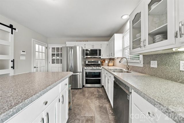 226 28th Avenue Place NE, Hickory, NC 28601