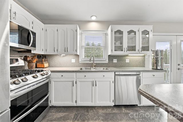 226 28th Avenue Place NE, Hickory, NC 28601