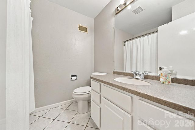 226 28th Avenue Place NE, Hickory, NC 28601