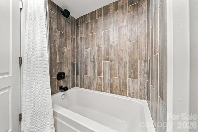 226 28th Avenue Place NE, Hickory, NC 28601