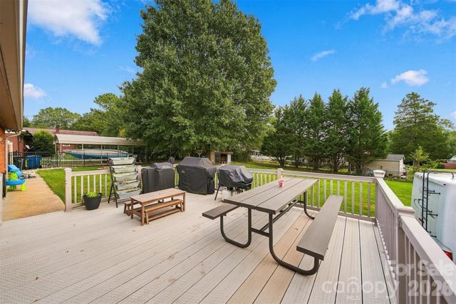 226 28th Avenue Place NE, Hickory, NC 28601