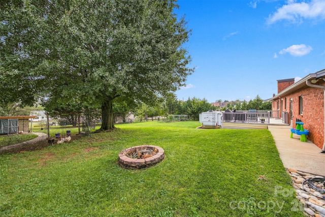 226 28th Avenue Place NE, Hickory, NC 28601