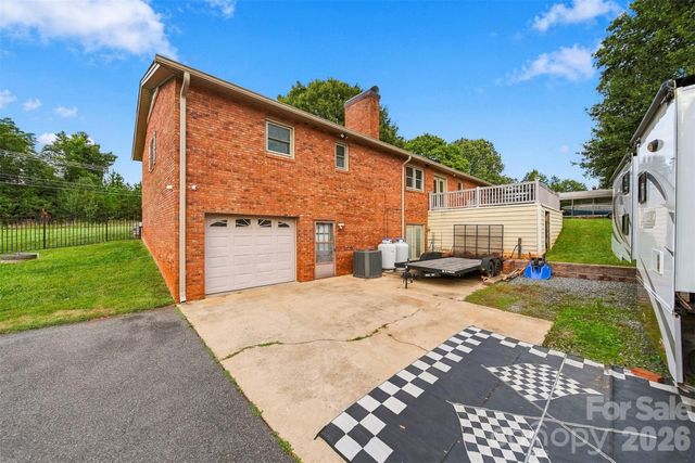 226 28th Avenue Place NE, Hickory, NC 28601