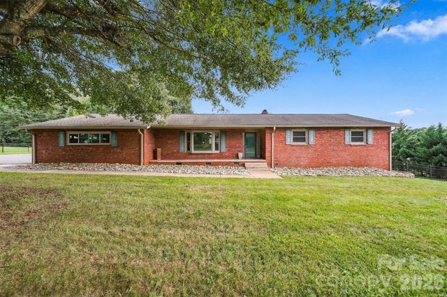 226 28th Avenue Place NE, Hickory, NC 28601