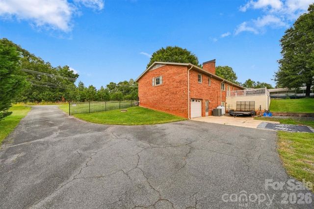 226 28th Avenue Place NE, Hickory, NC 28601