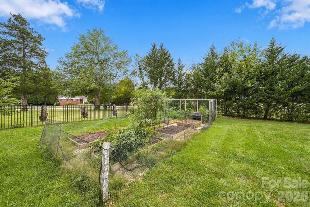 226 28th Avenue Place NE, Hickory, NC 28601