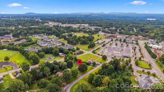 226 28th Avenue Place NE, Hickory, NC 28601
