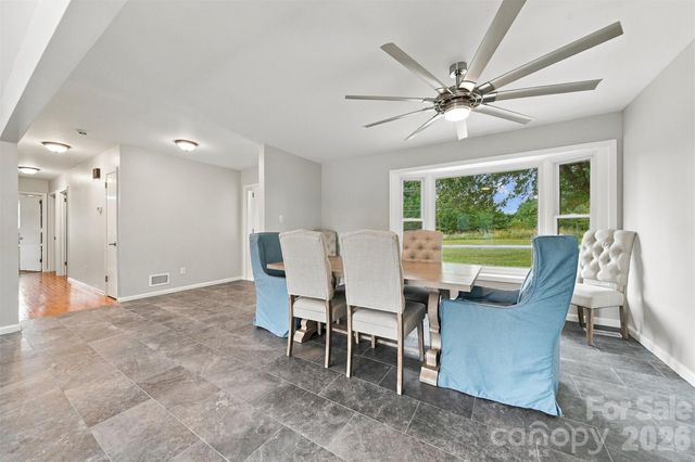 226 28th Avenue Place NE, Hickory, NC 28601