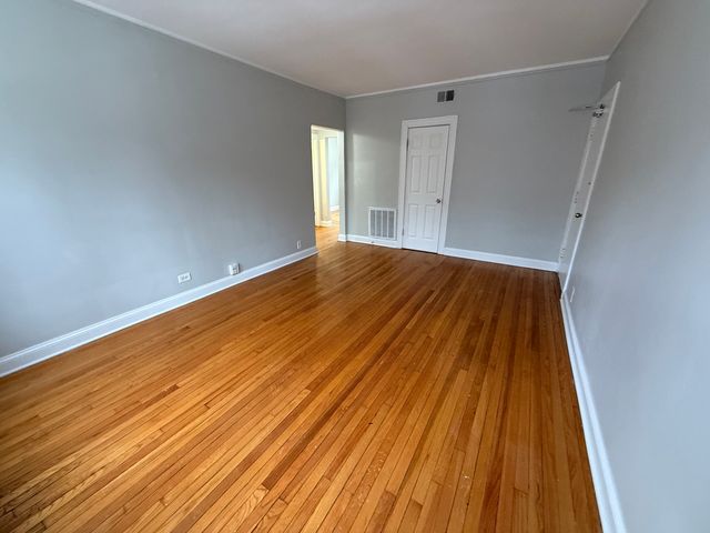 2006 W Jarvis Avenue 3, Chicago, IL 60645