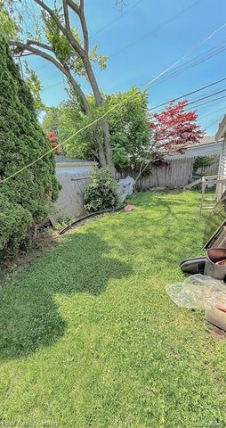 15257 Paris Street, Allen Park, MI 48101