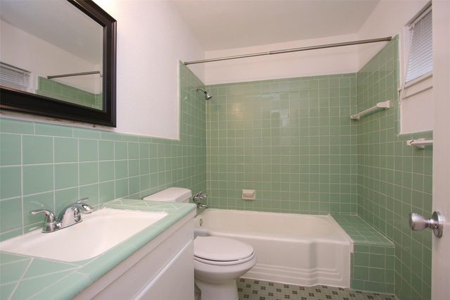 3520 Garrott 8, Houston, TX 77006