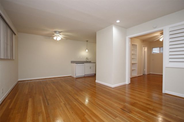 3520 Garrott 8, Houston, TX 77006