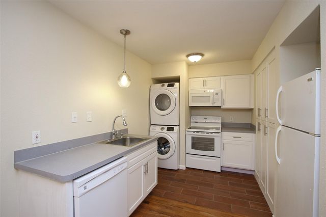 3520 Garrott 8, Houston, TX 77006