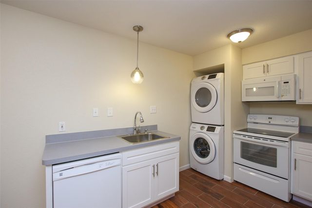 3520 Garrott 8, Houston, TX 77006