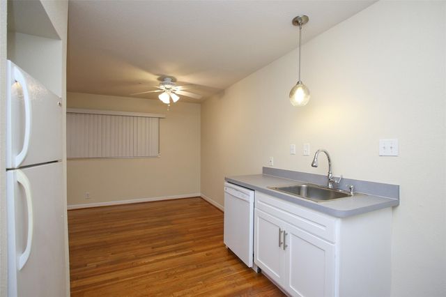 3520 Garrott 8, Houston, TX 77006