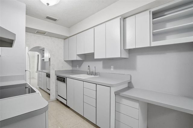1026 W RAMBLA STREET, Tampa, FL 33612