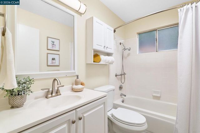 884 Serrana Ct, Pittsburg, CA 94565