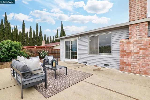 884 Serrana Ct, Pittsburg, CA 94565