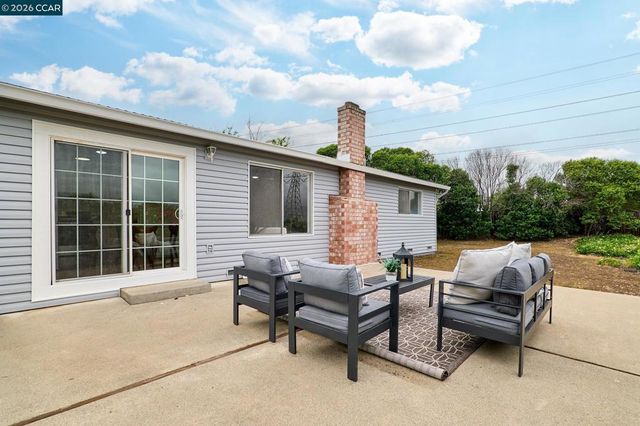 884 Serrana Ct, Pittsburg, CA 94565