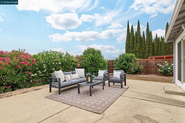 884 Serrana Ct, Pittsburg, CA 94565