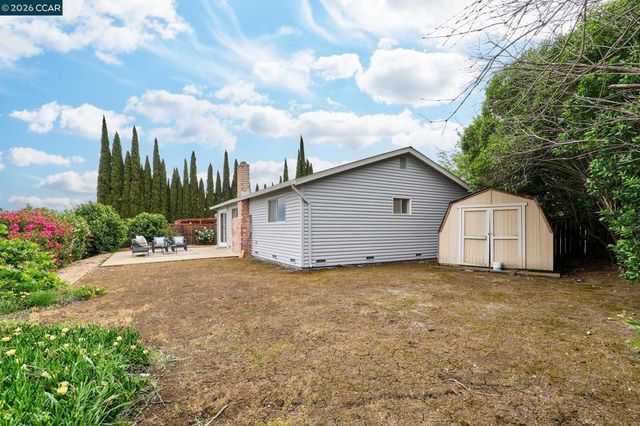 884 Serrana Ct, Pittsburg, CA 94565