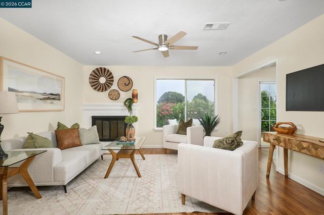 884 Serrana Ct, Pittsburg, CA 94565