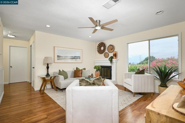 884 Serrana Ct, Pittsburg, CA 94565