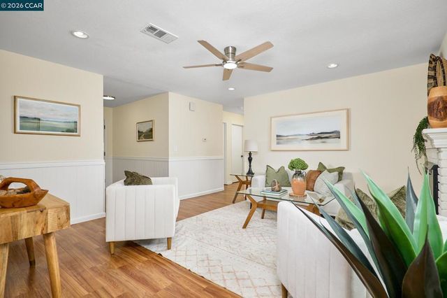 884 Serrana Ct, Pittsburg, CA 94565