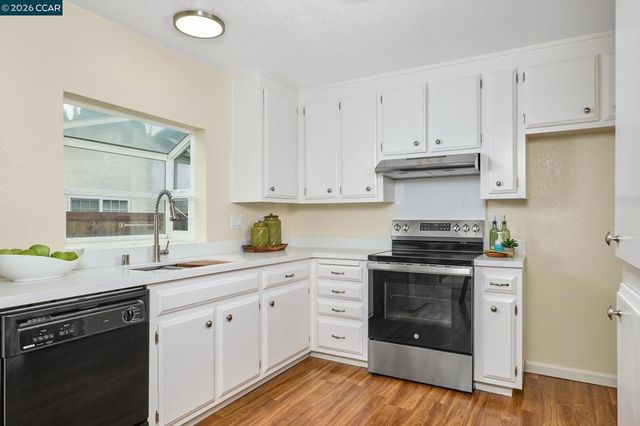 884 Serrana Ct, Pittsburg, CA 94565