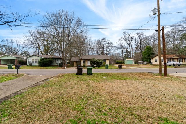 924 W 6th St., Hattiesburg, MS 39401