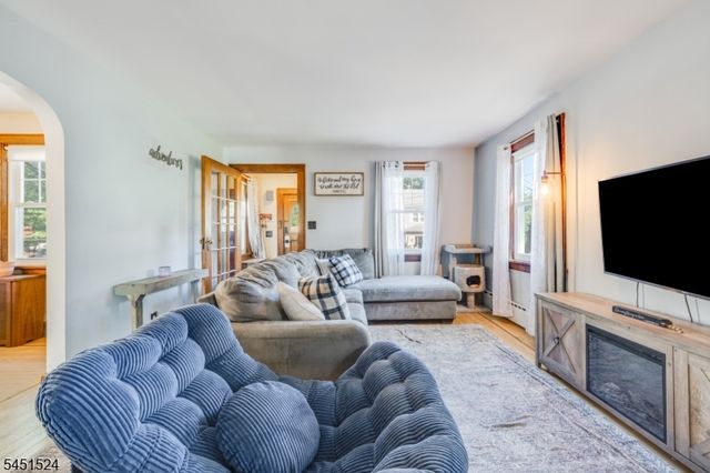 1 Westview Ave, Roseland Boro, NJ 07068