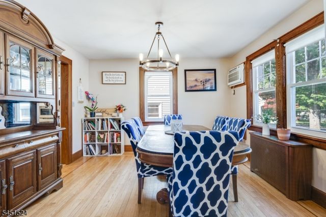 1 Westview Ave, Roseland Boro, NJ 07068