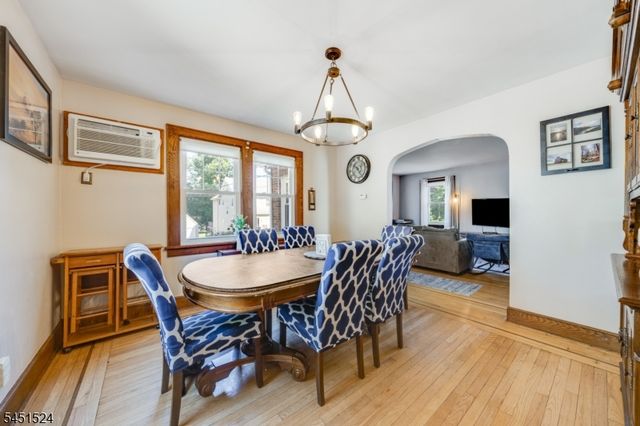 1 Westview Ave, Roseland Boro, NJ 07068