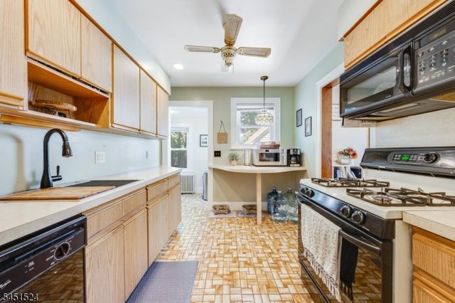 1 Westview Ave, Roseland Boro, NJ 07068