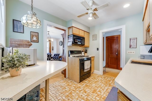 1 Westview Ave, Roseland Boro, NJ 07068