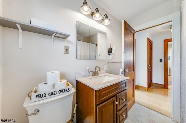 1 Westview Ave, Roseland Boro, NJ 07068