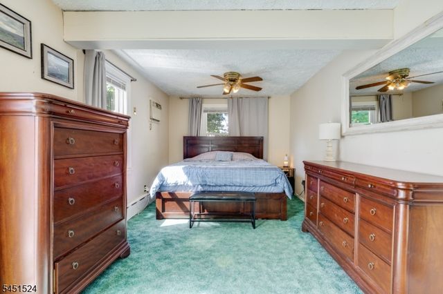 1 Westview Ave, Roseland Boro, NJ 07068