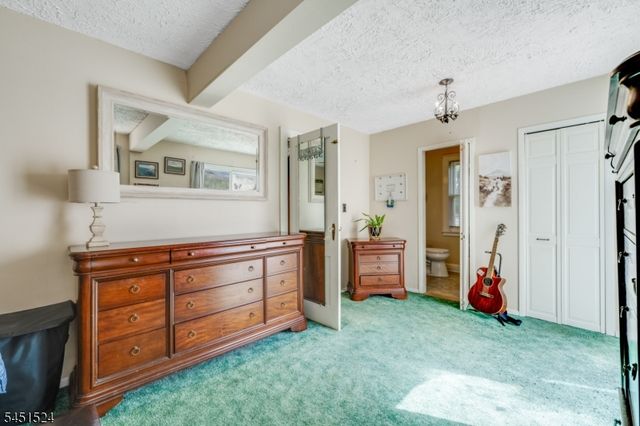 1 Westview Ave, Roseland Boro, NJ 07068