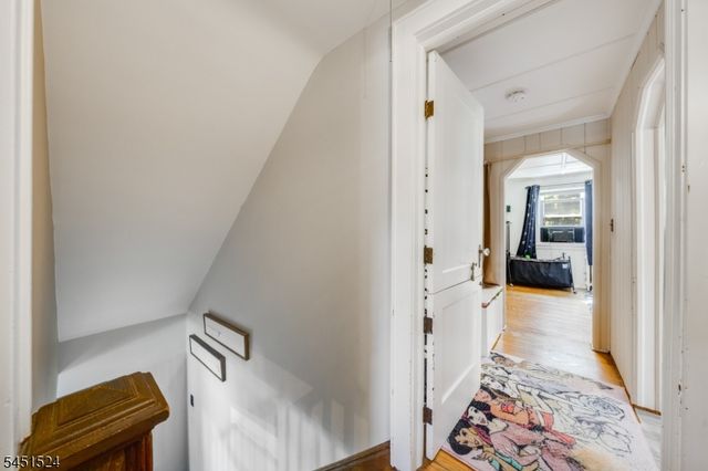 1 Westview Ave, Roseland Boro, NJ 07068
