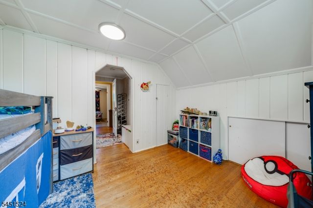 1 Westview Ave, Roseland Boro, NJ 07068