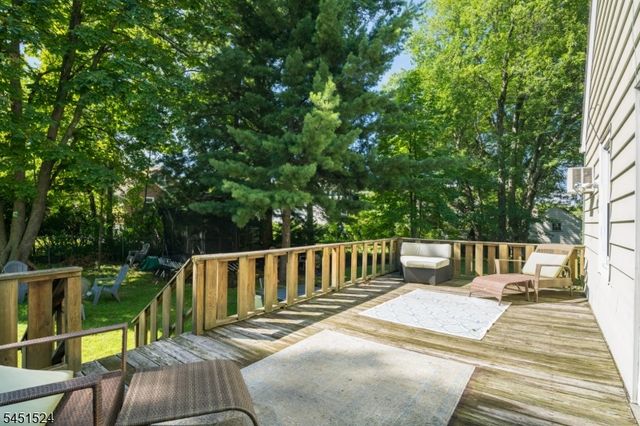1 Westview Ave, Roseland Boro, NJ 07068