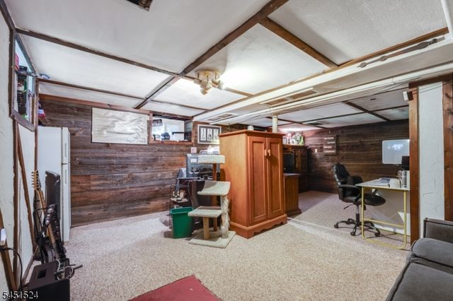 1 Westview Ave, Roseland Boro, NJ 07068