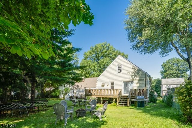 1 Westview Ave, Roseland Boro, NJ 07068