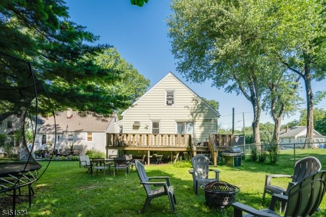 1 Westview Ave, Roseland Boro, NJ 07068