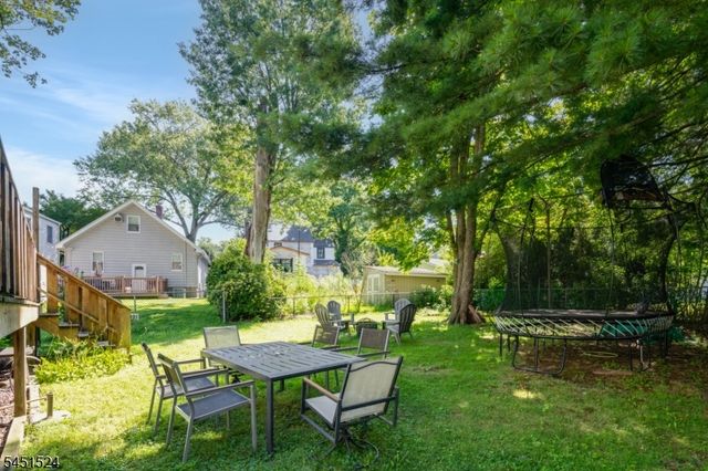 1 Westview Ave, Roseland Boro, NJ 07068